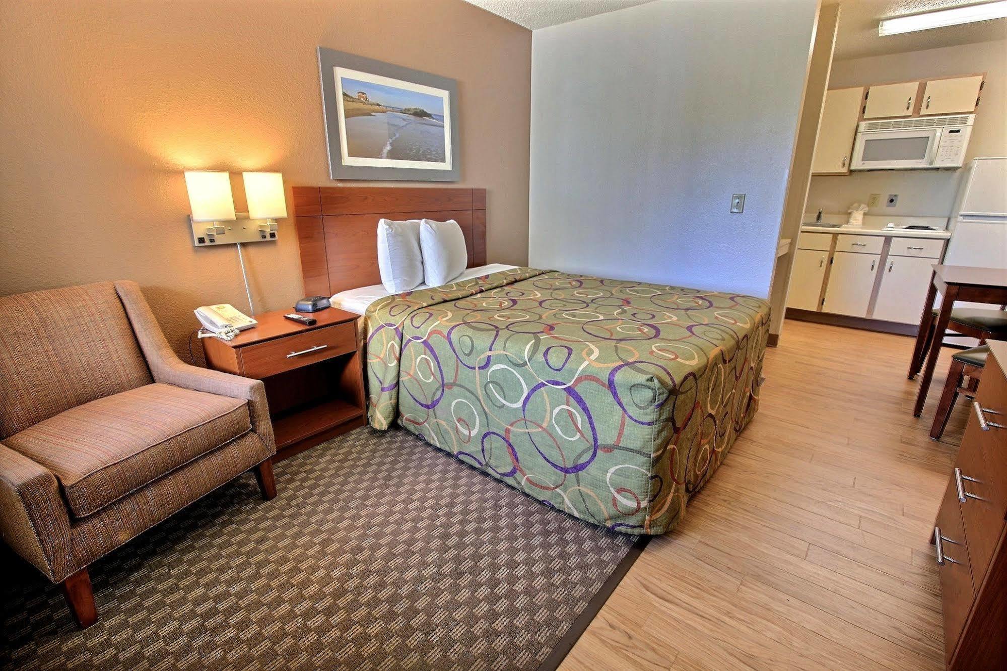 Intown Suites Extended Stay Chesapeake Va - I-64 Crossways Blvd Exterior foto